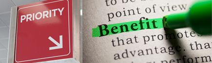 Priority-Schild und das Wort Benefit